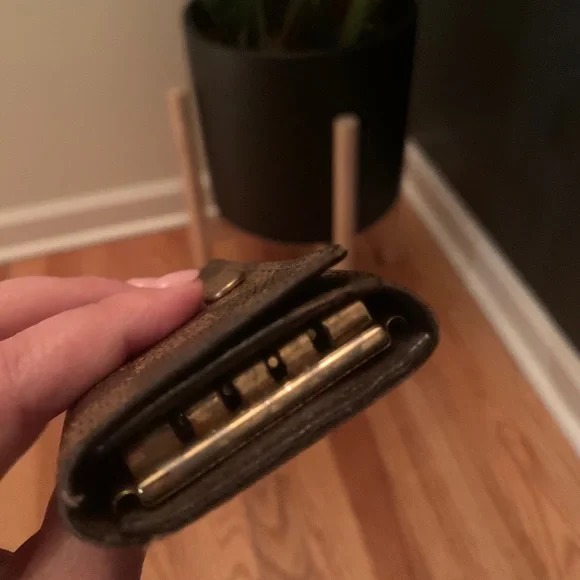 VINTAGE LOUIS VUITTON Damier Ebene 4 Ring Key Holder-100% AUTHENTIC-SALE!! - Picture 5 of 7